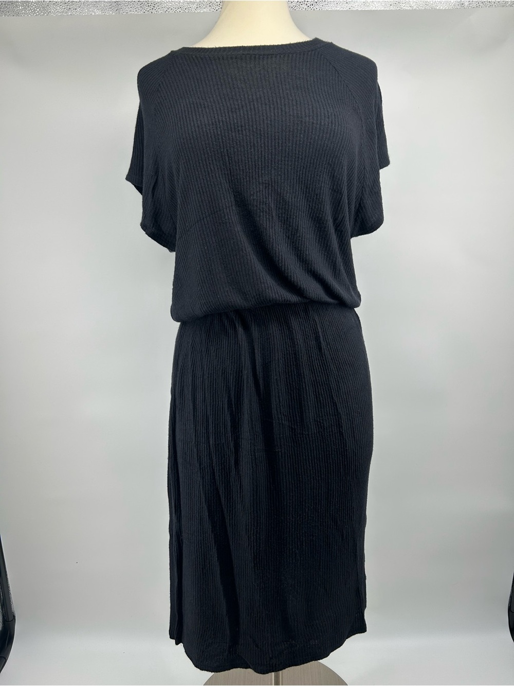Relaxed Black Midi Dress with Elastic Waist